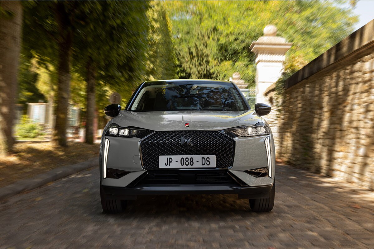 DS 3 E-Tense у комплектації Performance Line, вигляд спереду