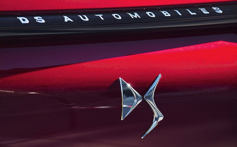 Напис на задніх дверях DS 3 E-Tense