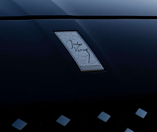 Унікальний логотип DS 7 JULES VERNE