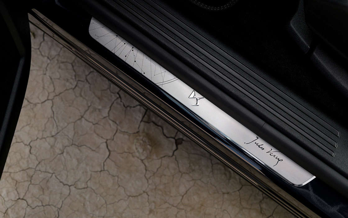 Розкішна панель приладів DS 7 JULES VERNE