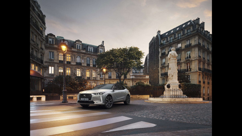 DS Automobiles презентує вершину технологічності. Зустрічайте новий DS 4: вишукана інженерія — для унікального автомобіля